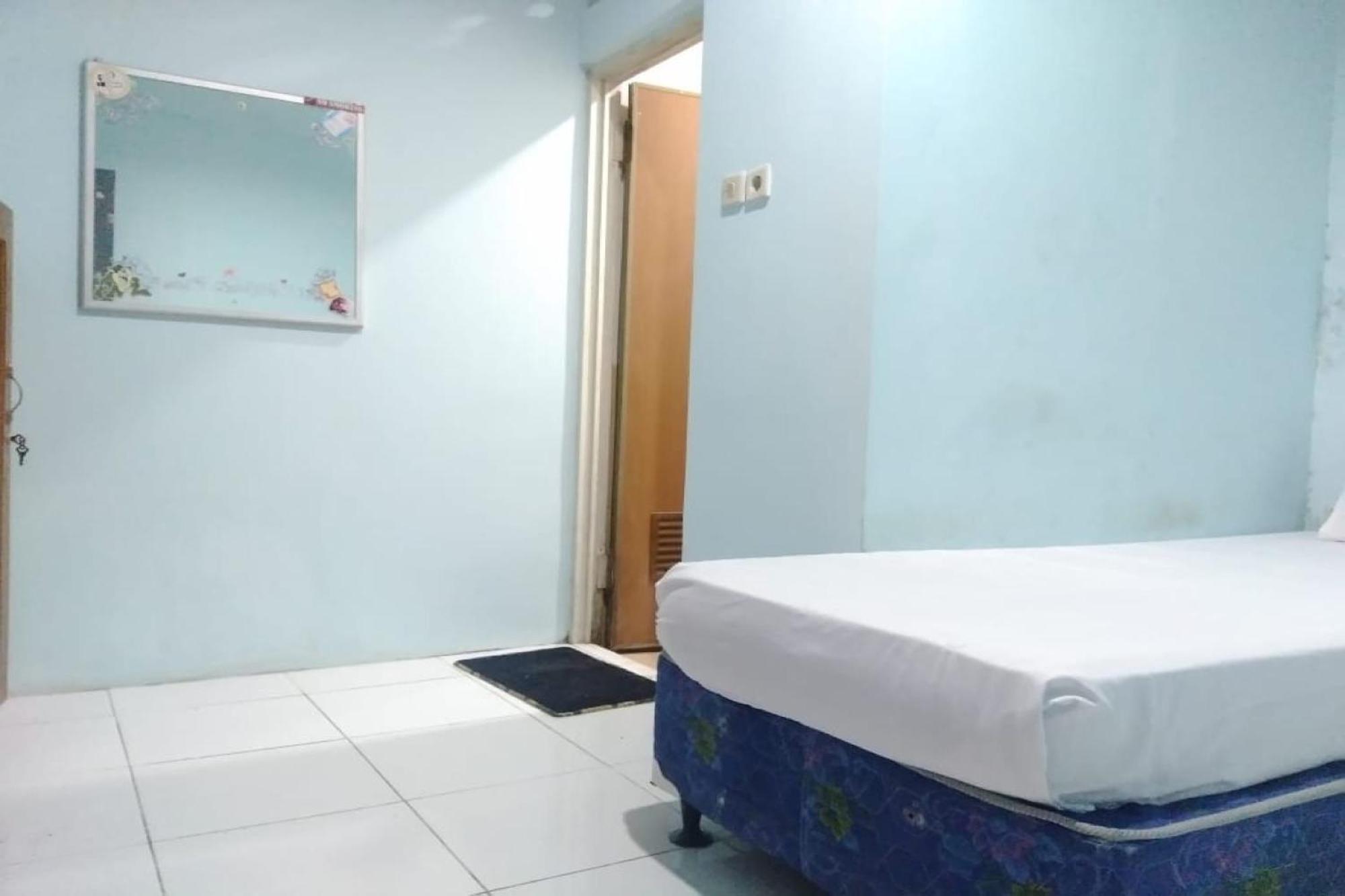 Oyo 90766 Gardenia Boarding House 호텔 푸르워케르토 외부 사진
